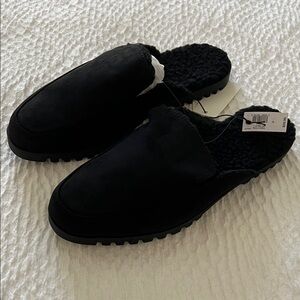 GAP Black Fuzzy Slip-On Mules, sz 8